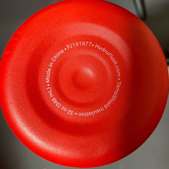 Hydro Flask 32 oz - Picture 4 of 6